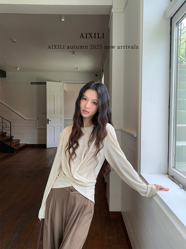 Aixili 2025 初秋気質ハイエンドシンプルなラウンドネックデザインクロス立体プリーツセーター A1392|undefined