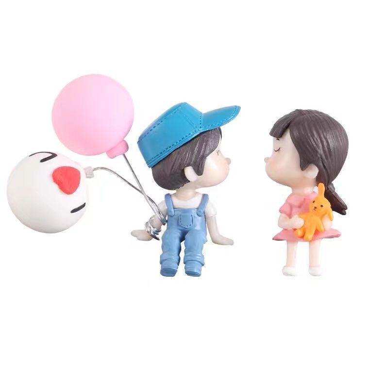 Adornos de coche de celebridades de Internet al por mayor accesorios de coche lindo beso pareja muñeca decoración de coche eléctrico mujer