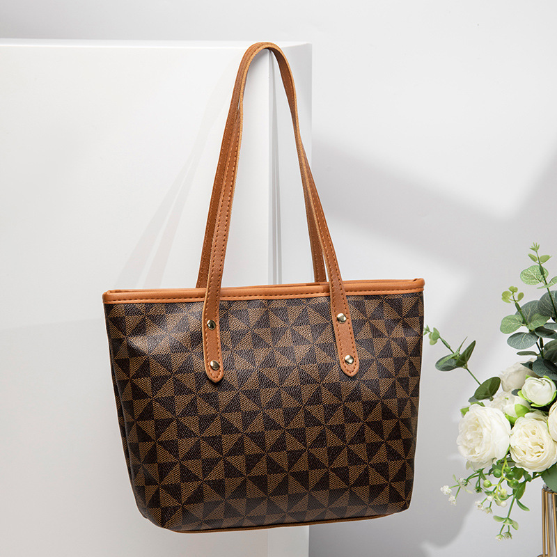 Mayorista trenzado impresión cremallera relieve de moda generosa 2023 bolsos de mano bolsos especiales de gran capacidad de moda triángulo image 3