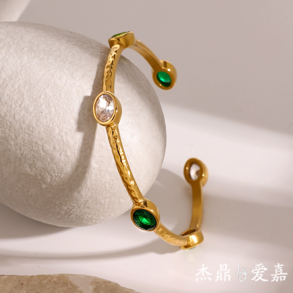 JEDING Europa y América pulsera de zircon de acero inoxidable en el viento ligero lujo joyería retro 18k oro no desvanecido pulsera de acero titanio