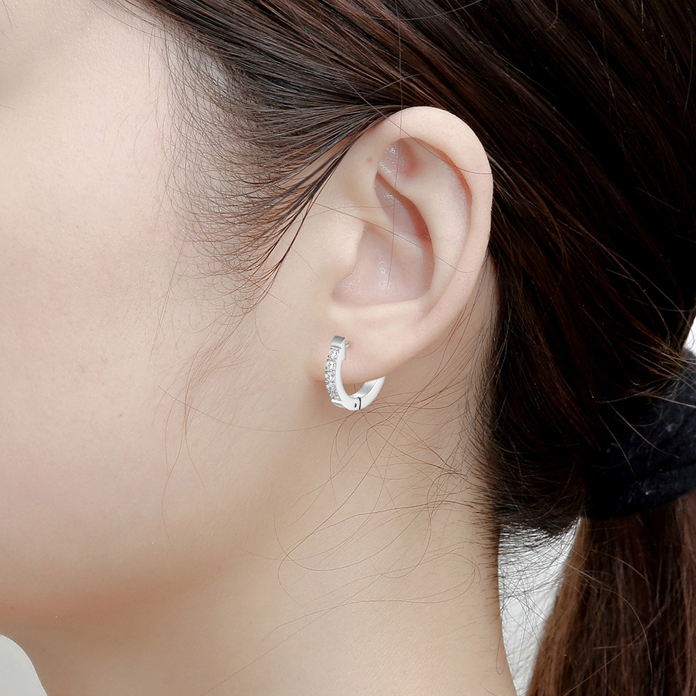 Simple Style Round Titanium Steel Artificial Rhinestones Earrings 1 Pair