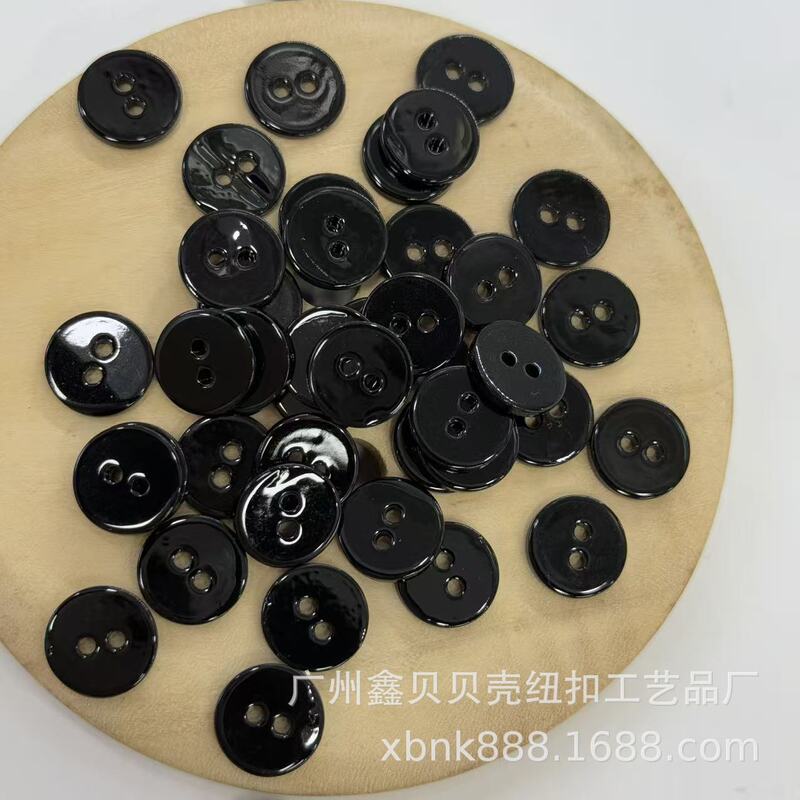 Pearl Shell Flat Two-Hole Black Natural Shell Buckle Fashionable Work Clothing Marine Shell Imported Same Style as Big Brands Pearl Shell Flat Two-Hole Black Natural Shell Buckle Fashionable Work Clothing Marine Shell Imported Same Style as Big Brands