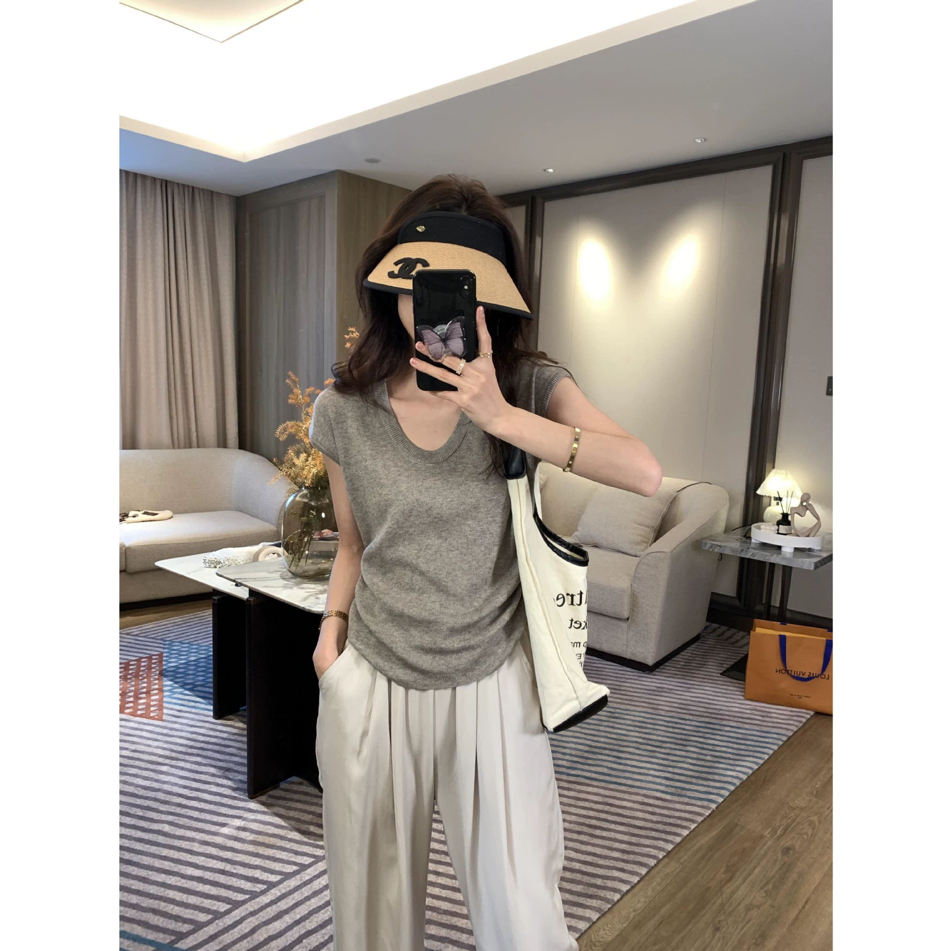 Мягкая и восковая трикотажная рубашка с воротником из ледяного шелка и короткими рукавами для женщин, лето 2025, утягивающая рубашка с половиной рукавов, элегантный топ