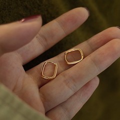 S925純銀の耳のボタンは軽くて豪華です。