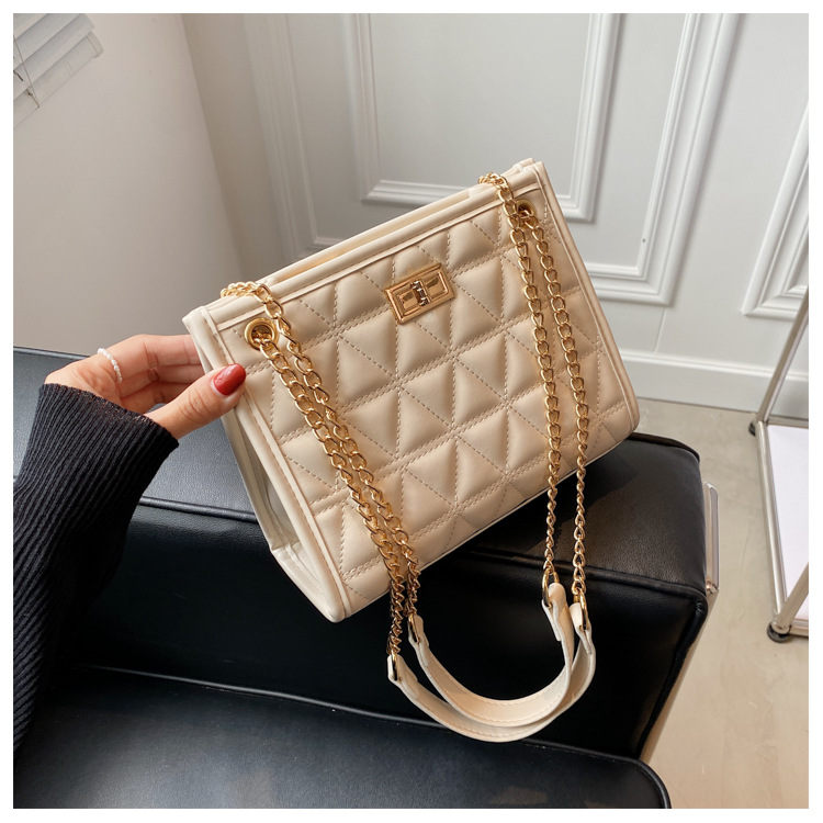 Women's Medium All Seasons Pu Leather Lingge Fashion Chain Square Lock Clasp Chain Bag display picture 11