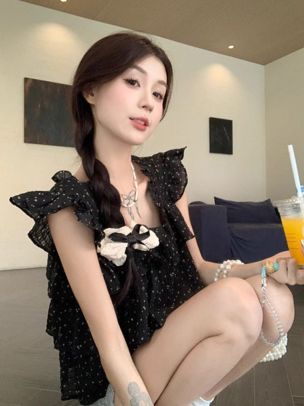 黒のスクエアネック小さなフライングスリーブ花柄ベビードールシャツ女性の夏のフレンチデザインショートノースリーブTシャツトップ|undefined
