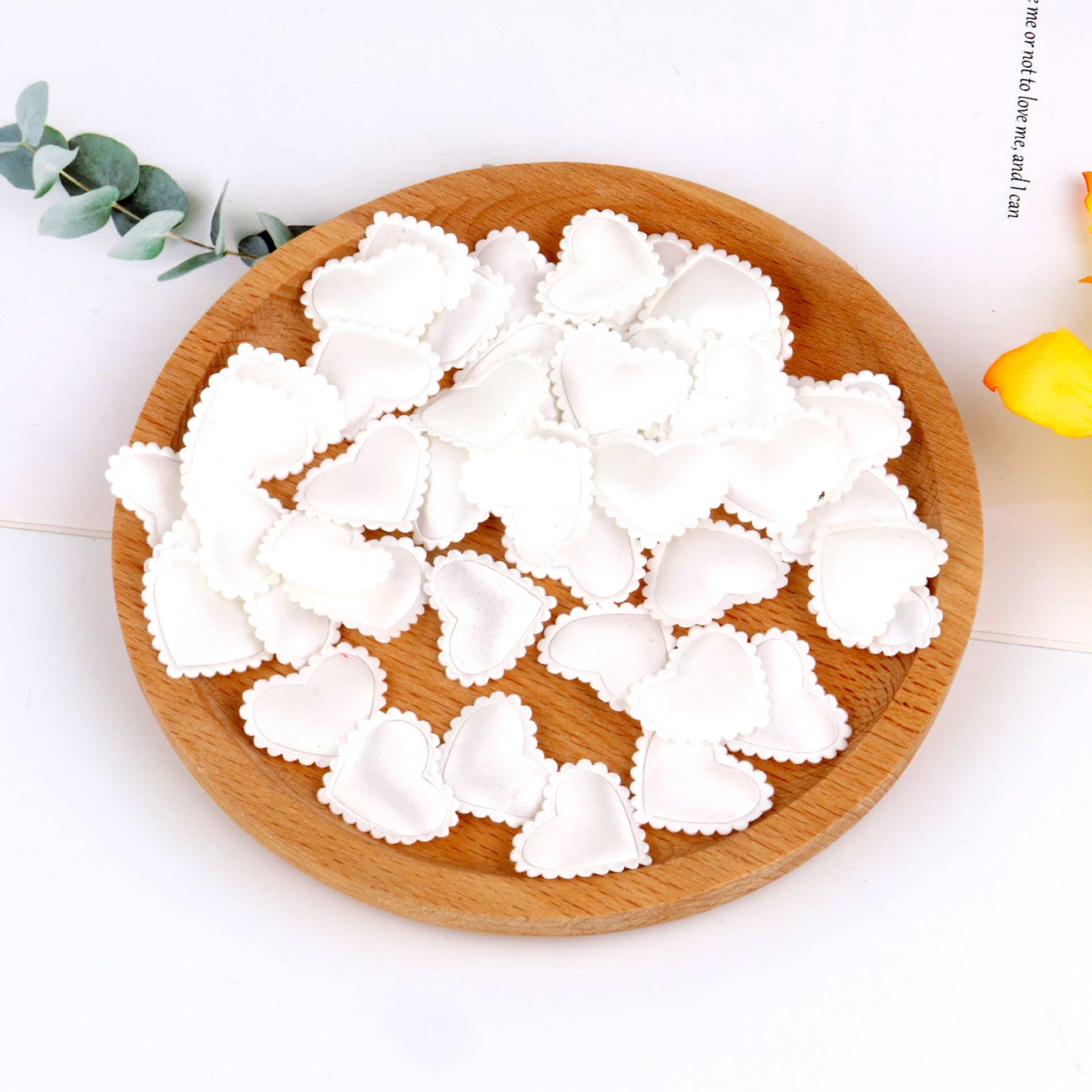 화이트 웨딩 용품 사랑