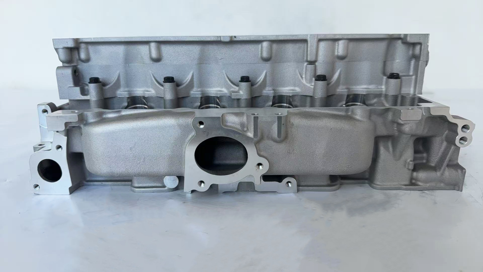 Compatible with PEUGEOT/CITROEN cylinder head DV6C/DV4C/9H06 engine aluminum cylinder head accessories