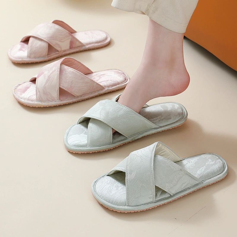 Национальный ветер симулирован шелк атласные тапочки женский 2025 новый летний домашний досуг дикий бесшовный анти-скользкий модный буксир