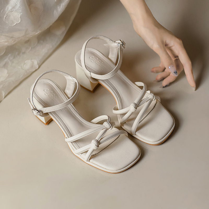 Aifeibangmei, Estilo Hada, Tacón Grueso, Verano 2025, Nuevo Modelo de Una Sola Tira, Punta Cuadrada Francesa, Versátiles Tacones Altos de Verano para Mujer