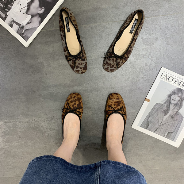 Universal ballet shoes flat square toe with bow