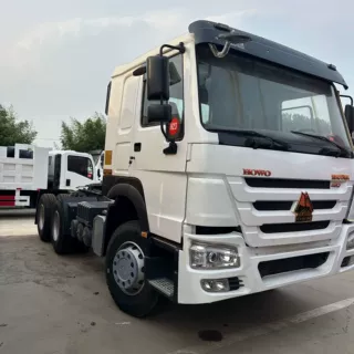 定制跨境重汽豪沃后八轮牵引车重型卡车380马力货物运输工程车头