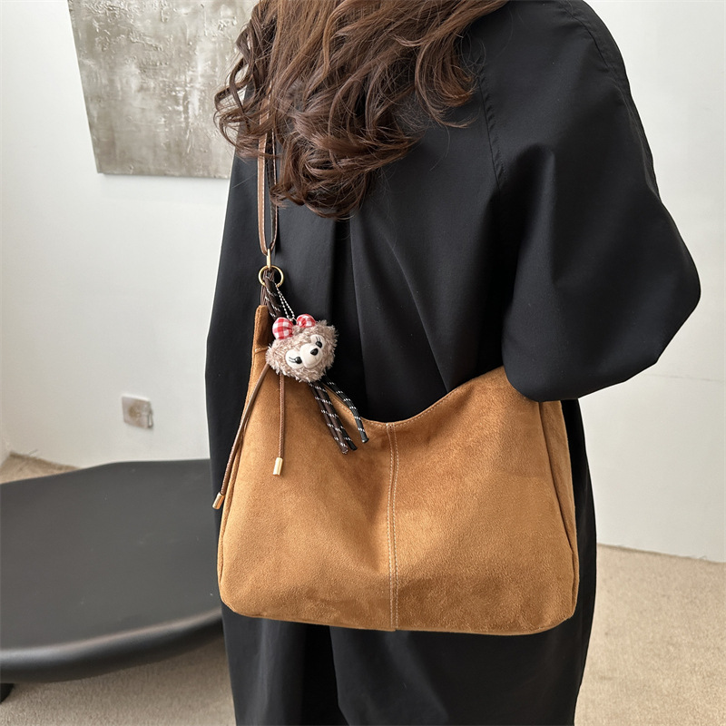 Simple bolso de tote encantador invierno 2024 nuevo estilo versátil bolso de hombro de este año bolso casual para mujeres
