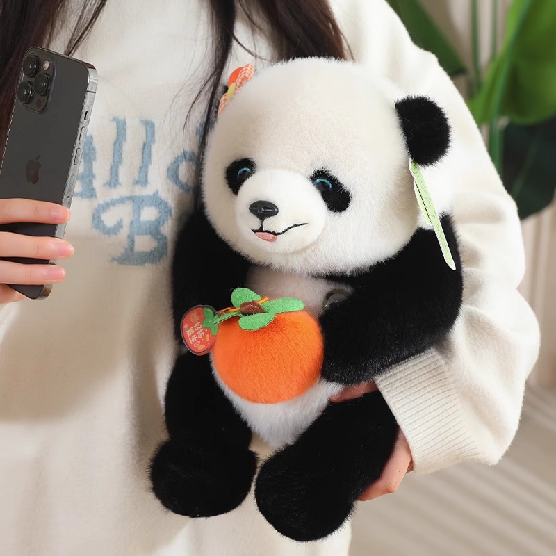 Nuevo estilo Yizongfang Panda rojo fruta dulce flor flor peluche panda gigante mochila muñeca al por mayor niña regalo