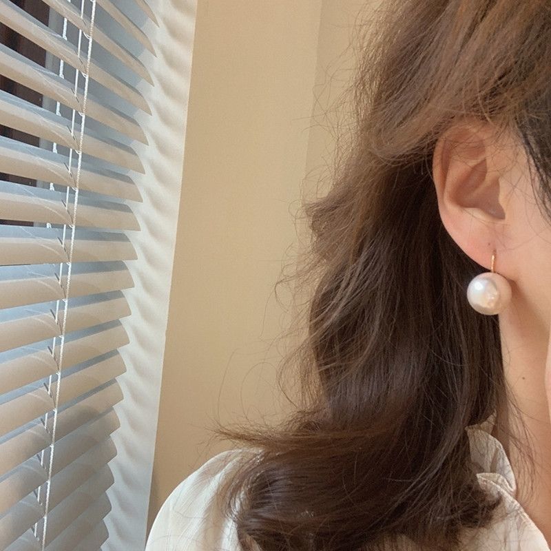 [Retro puerto de aretes] aretes de aretes rojos importados de Corea del Sur, aretes de perlas de 16 mm.