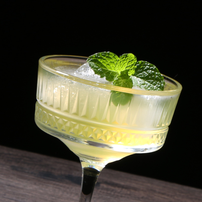 Copa de estilo europeo clásico de boca ancha tallada champán vidrio hogar creativo personalizado bar cóctel de vidrio