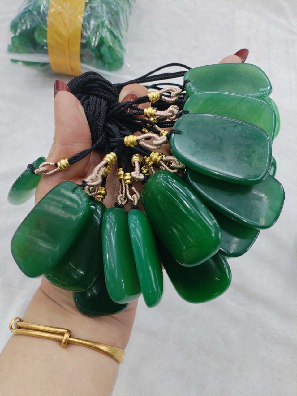 直播货源绿玉髓玛瑙无事牌吊坠玉石玉器面包牌平安牌挂件项链