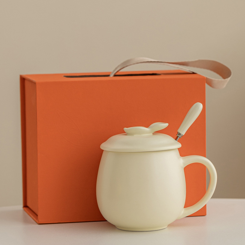 Taza de oficina de cerámica macarón blanco puro mate mate taza de agua taza de esmalte de color con cubierta cuchara logotipo grabado