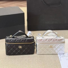 25新型バッグの女性の小香風毛は、レトロな箱を持ってキャビアを包んだシングル肩が牛革の化粧バッグを斜めに掛けている