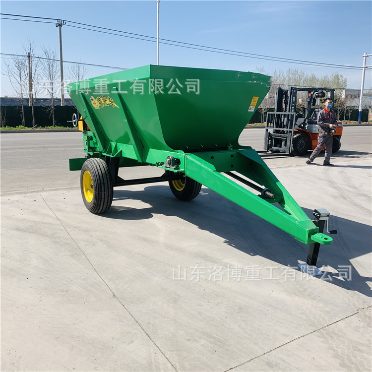 柴油三轮撒粪车 牛粪猪粪抛撒机 有机肥撒肥机 三轮撒粪车