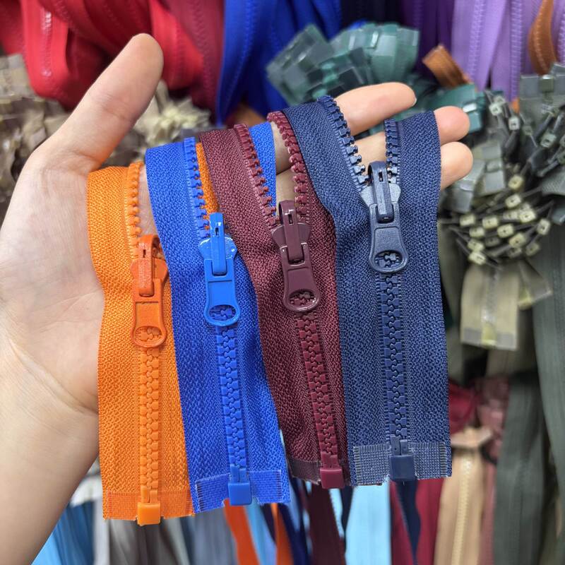 No. 5 resin split zipper for down jackets, coats, cotton-padded jackets, windbreakers, and bags with double-sided rotating zipper head No. 5 resin split zipper for down jackets, coats, cotton-padded jackets, windbreakers, and bags with double-sided rotating zipper head