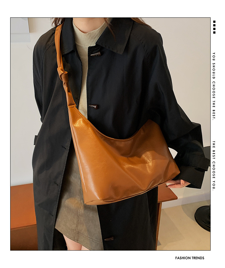 Large-capacity commuter bag for women, 2024 new style, fashionable and retro single-shoulder bag, casual and versatile, underarm tote soft leather bag details Picture