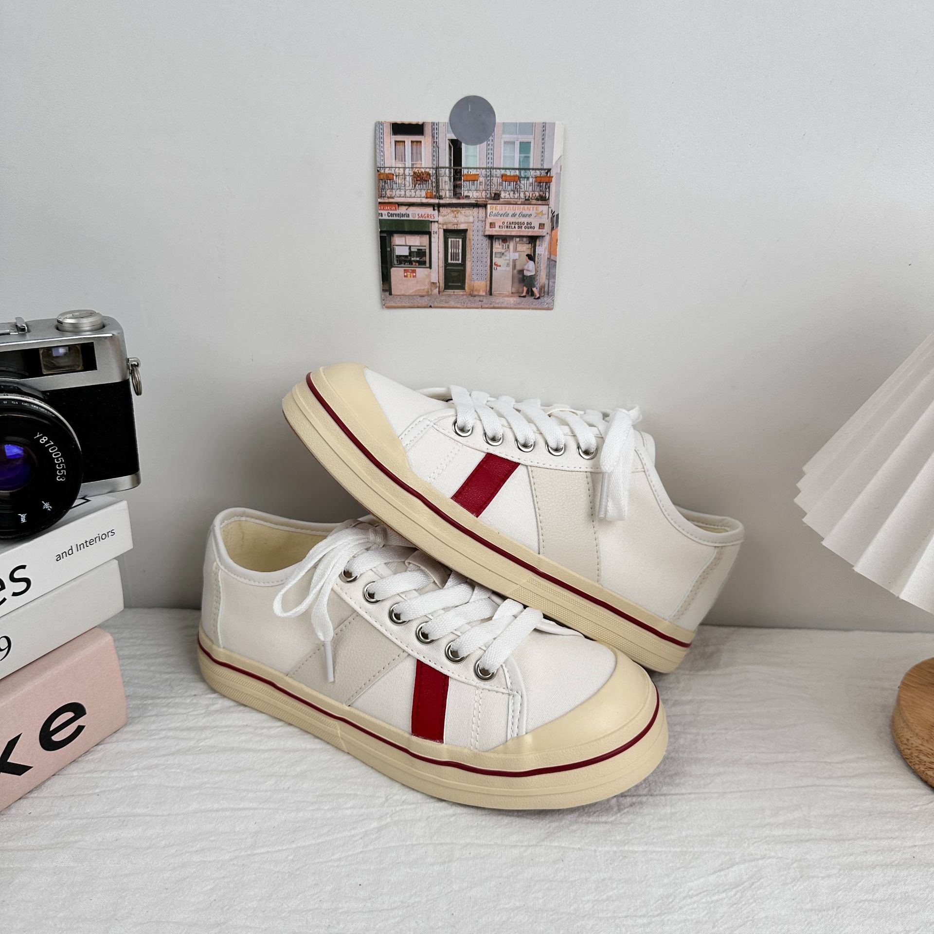 Zapatos casuales de onda lejana para mujer 2025 nuevos zapatos blancos zapatos de mujer de verano zapatos de lona zapatos de plataforma de color de contraste de todo fósforo