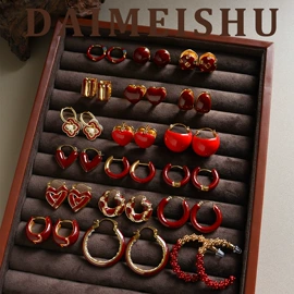 项链;耳环;手链