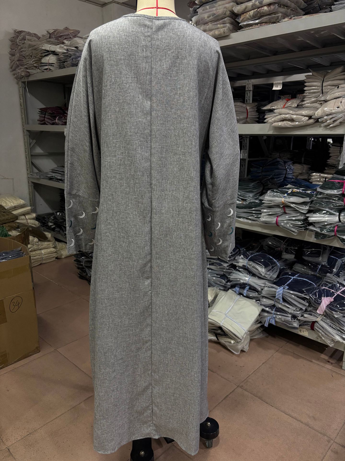 2025 New Cross-Border Bat-Sleeve Muslim Robe, Middle Eastern Elegant Cardigan With Moon Embroidered Sleeves Dress_ecoleips.com