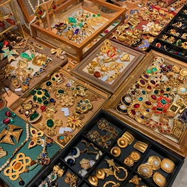 耳环;项链;手链