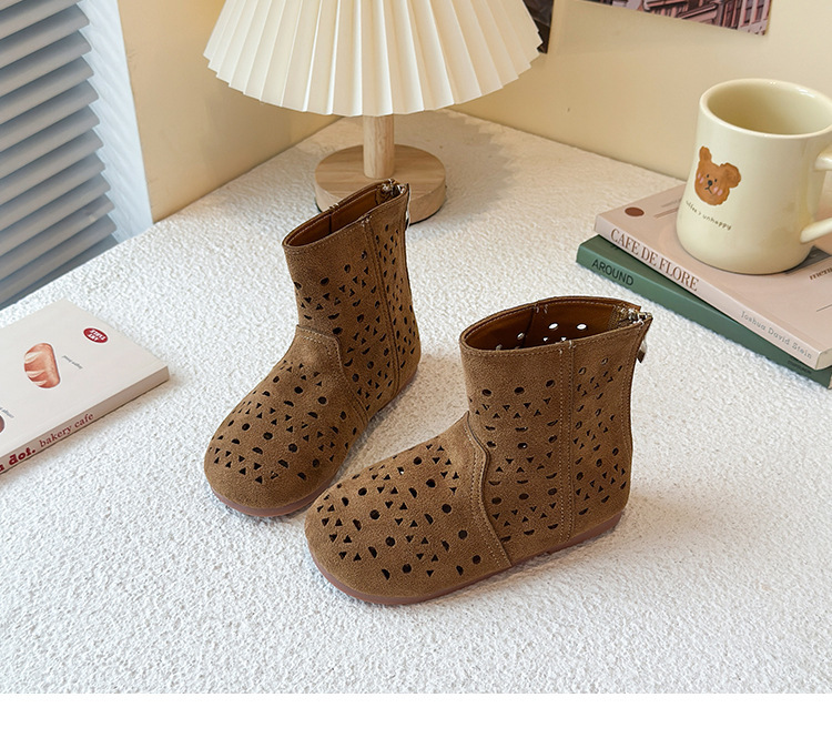 Botas respiráveis vazadas para meninas com sola tratorada_voghion.com