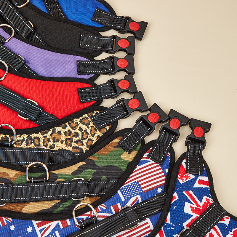 흰색 위장 안장 스타일의 가슴과 등