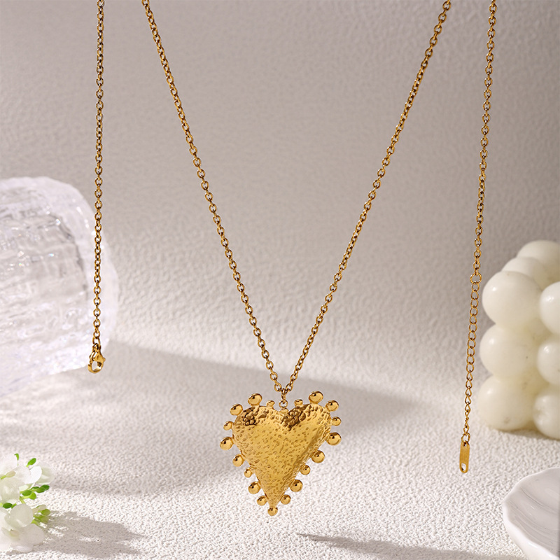 Taina Omei Shein transfronterizo explosión de acero inoxidable chapado en 18k oro texturas de lava colgante en forma de corazón mujeres al por mayor