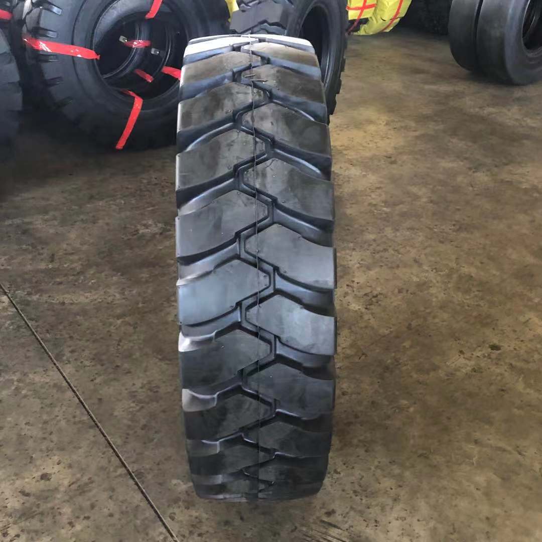宽体自卸车轮胎14.00-20矿山矿卡专用1400-20耐磨