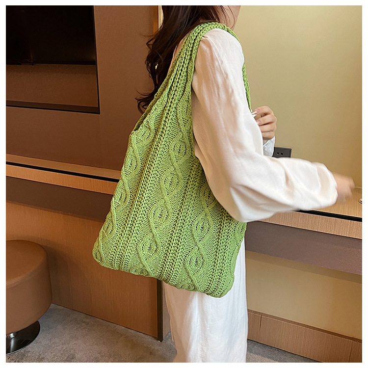 Women's Medium Spring&summer Knit Streetwear Shoulder Bag display picture 2