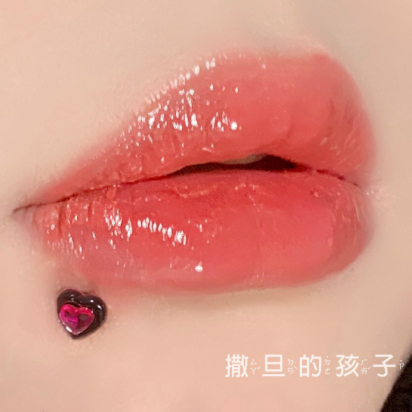 16G labret stud size and finish detail