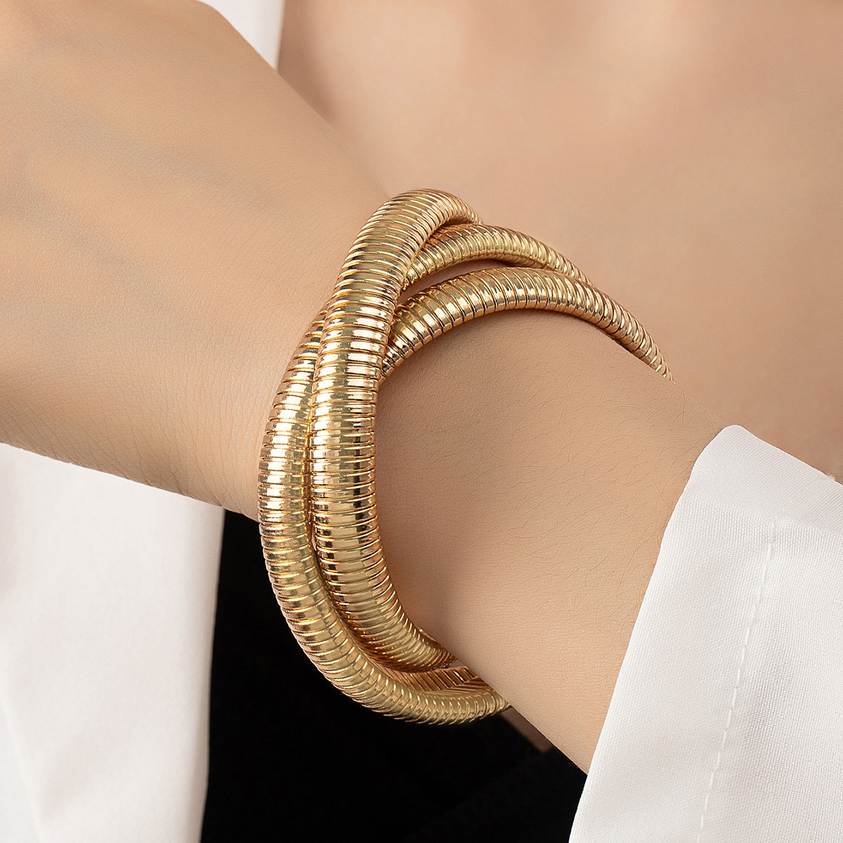 30g Weight Exaggerated Solid Color Metal Wholesale Bangle