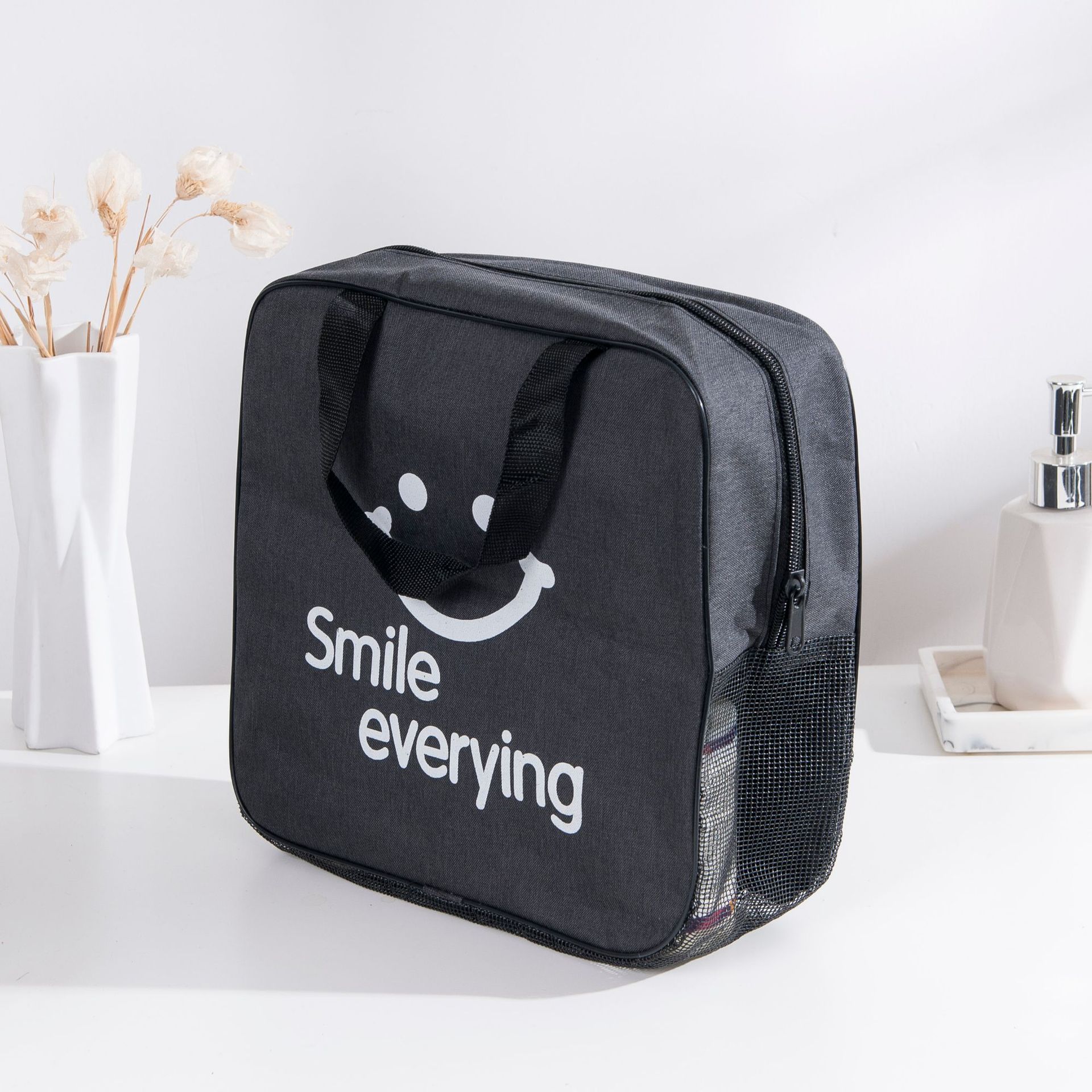 2022 moda simple bolsa de lavado de almacenamiento portátil de gran capacidad baño bolsa de cosméticos suministro directo de fábrica