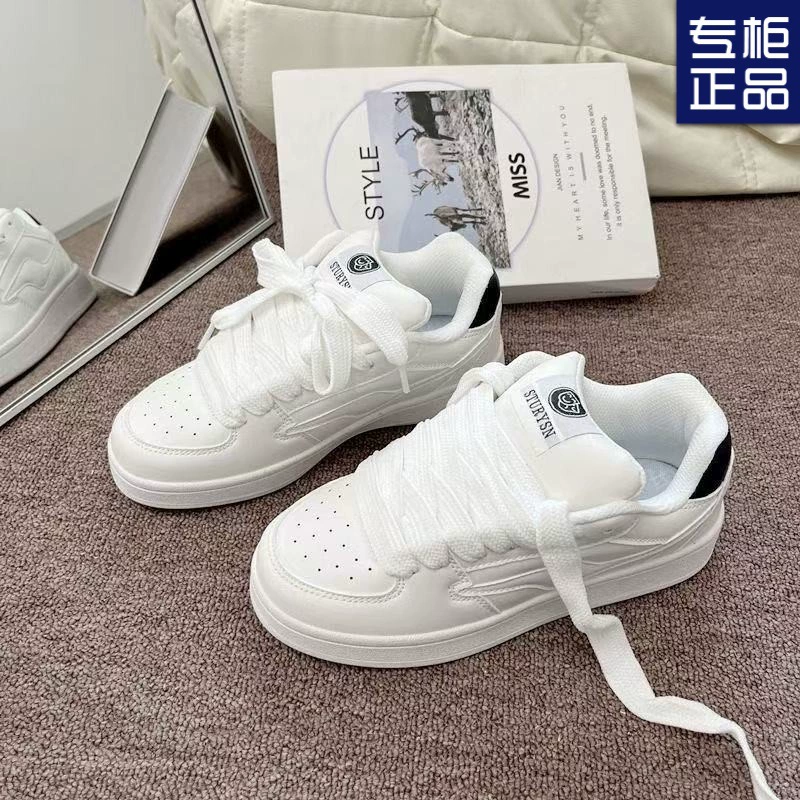 Genuine white shoes platform, footwear, fashionable universal sports shoes, sneakers, trend of season
