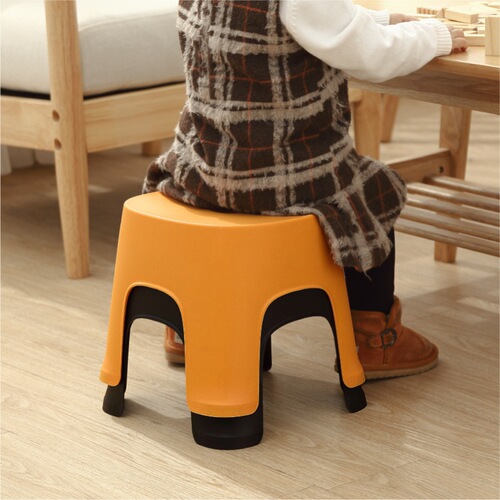 Adult low stool for changing shoes, household plastic children's bathroom bathing stool, wholesale toilet stool chair