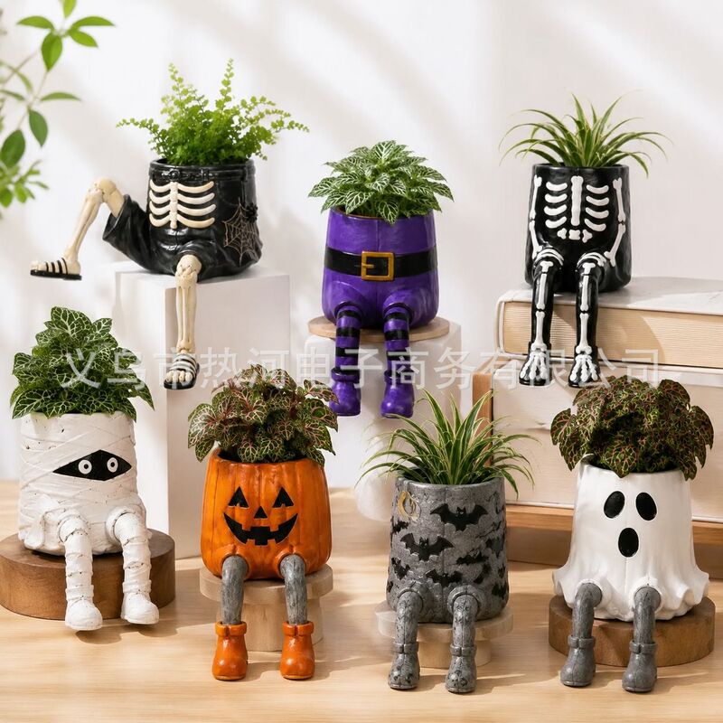 The interesting Halloween series of seated flower pots are both scary and cute, making them perfect for home decoration The interesting Halloween series of seated flower pots are both scary and cute, making them perfect for home decoration