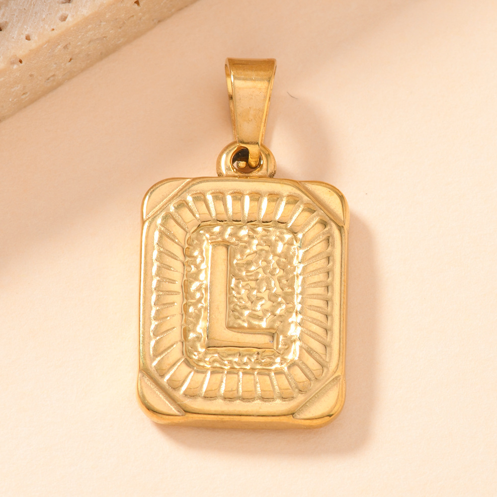 Colgante único europeo y americano estilo explosivo colgante de acero inoxidable fundición marca cuadrada 26 letras inglesas collar colgante accesorios de bricolaje