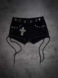 Шорты унисекс Y2K в стиле high-street gothic, со стальными заклёпками и крестом, чёрные