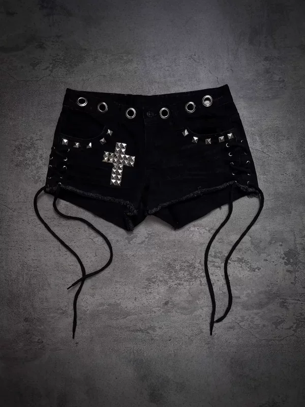 Шорты унисекс Y2K в стиле high-street gothic, со стальными заклёпками и крестом, чёрные