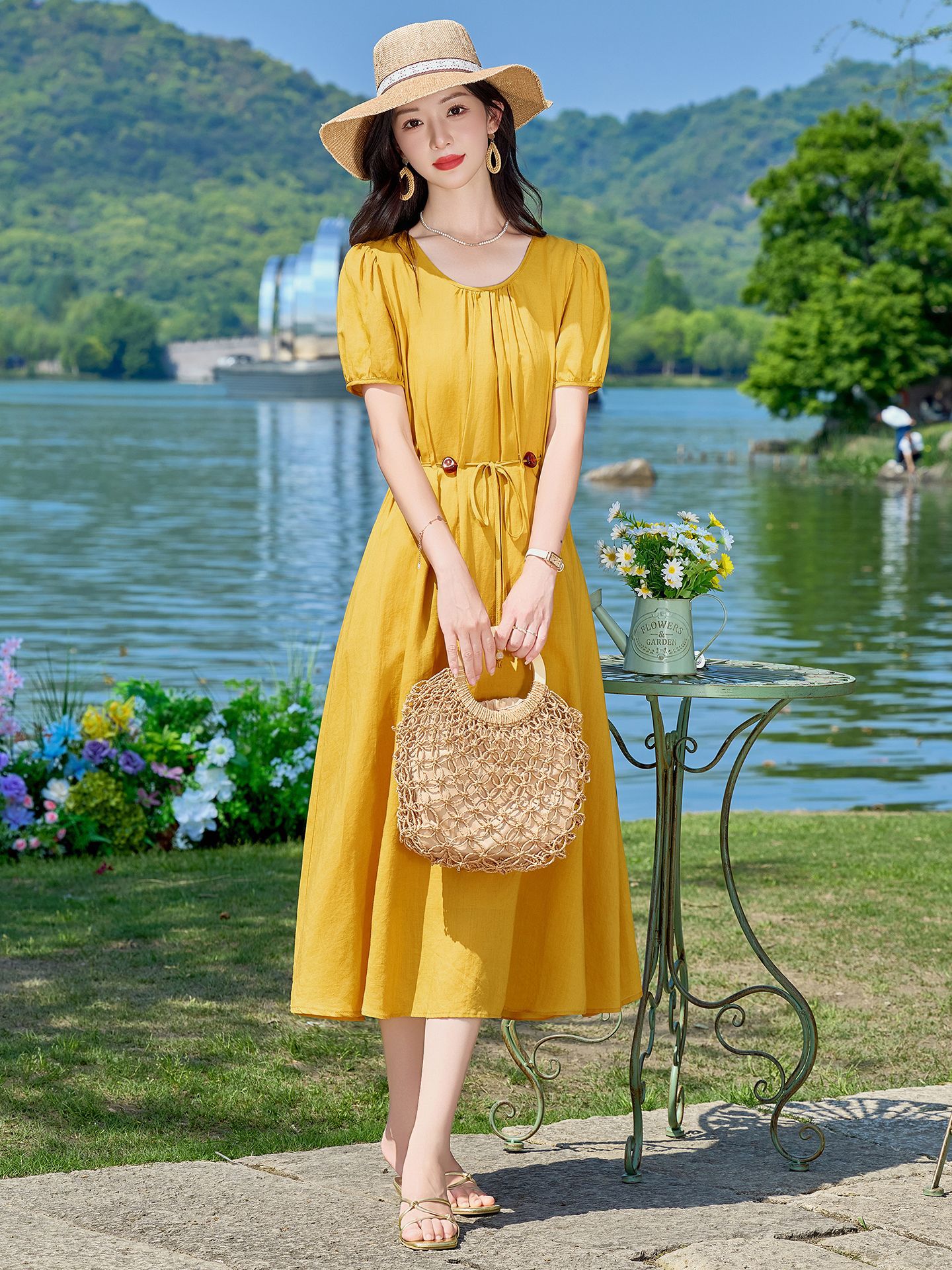 Đầm suông midi cổ V eo thắt dây dáng chữ A tay ngắn — Xanh lông mòng đen, màu trắng, màu vàng