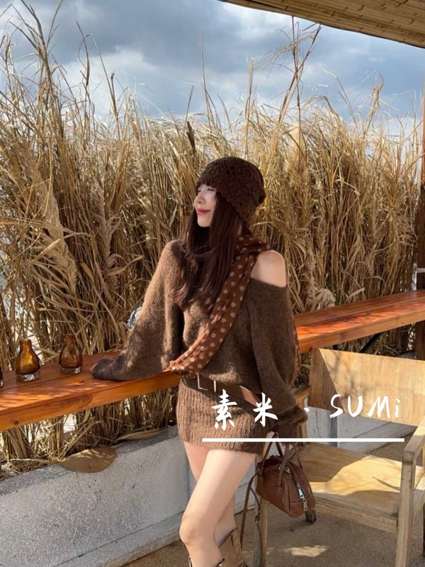 【SUMi素米】氛围感慵懒显瘦包臀针织连衣裙纯色早秋气质可斜肩穿|undefined