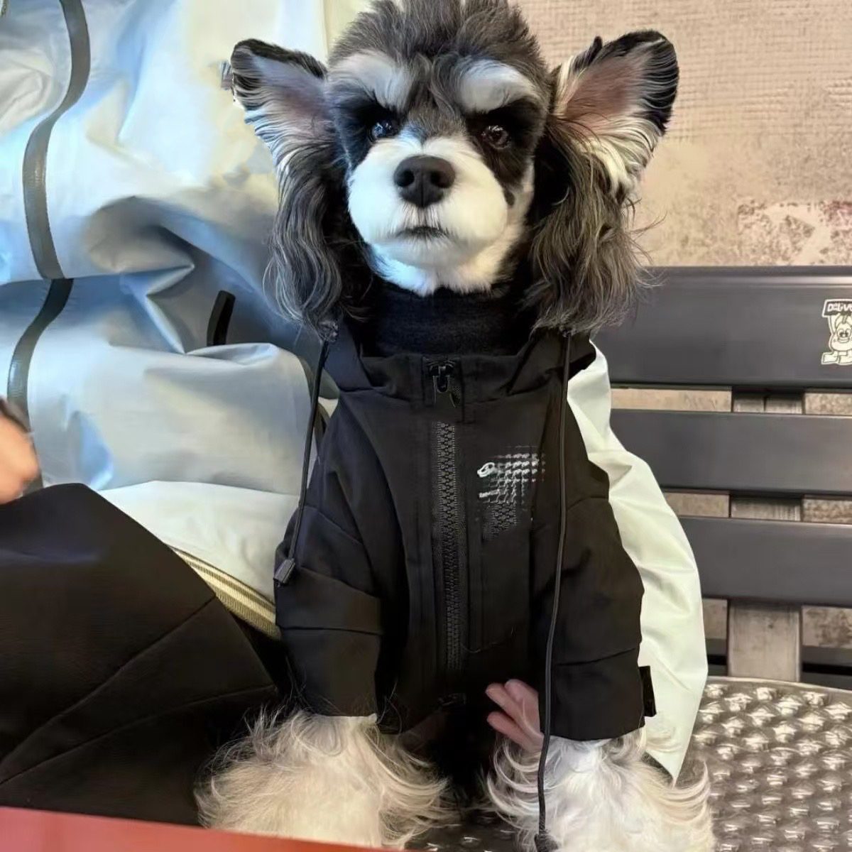 검은색