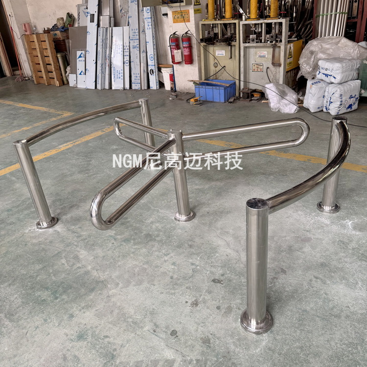 游乐公园景区不锈钢半高旋转门 轮椅可通过 电动车禁止通行三棍闸