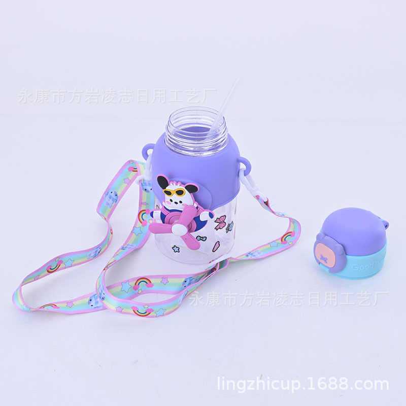 Tazas de plástico de dibujos animados con pajita, diseño giratorio encantador, tazas de regalo para estudiantes, portátiles, a prueba de caídas y de moda. image 5