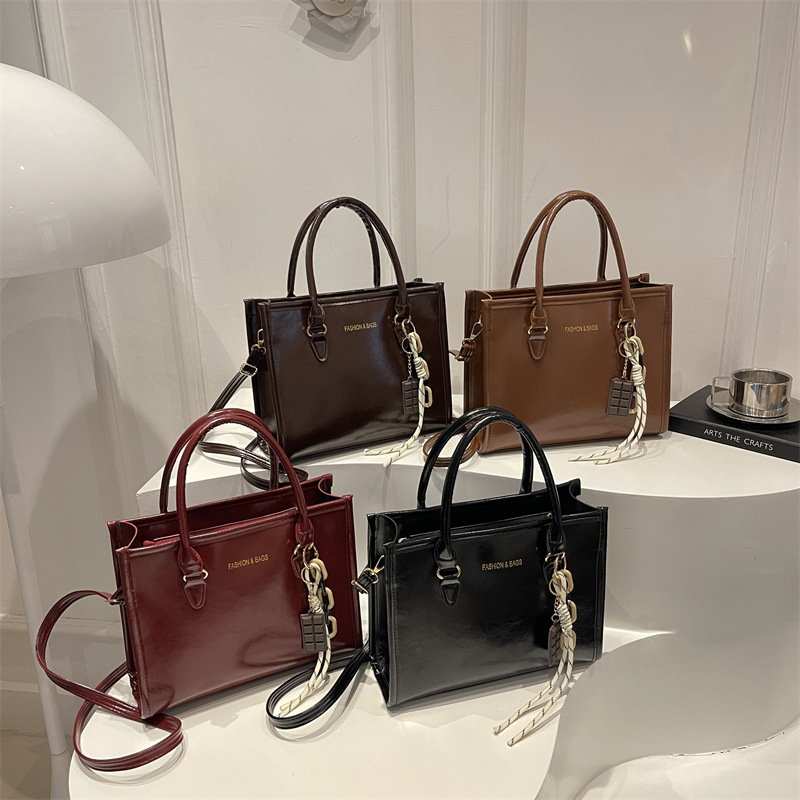 Trend demi-season one-shoulder bag for leisure